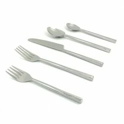Flatware 5-Piece Place Setting (Silver, Hammared) by Vibhsa